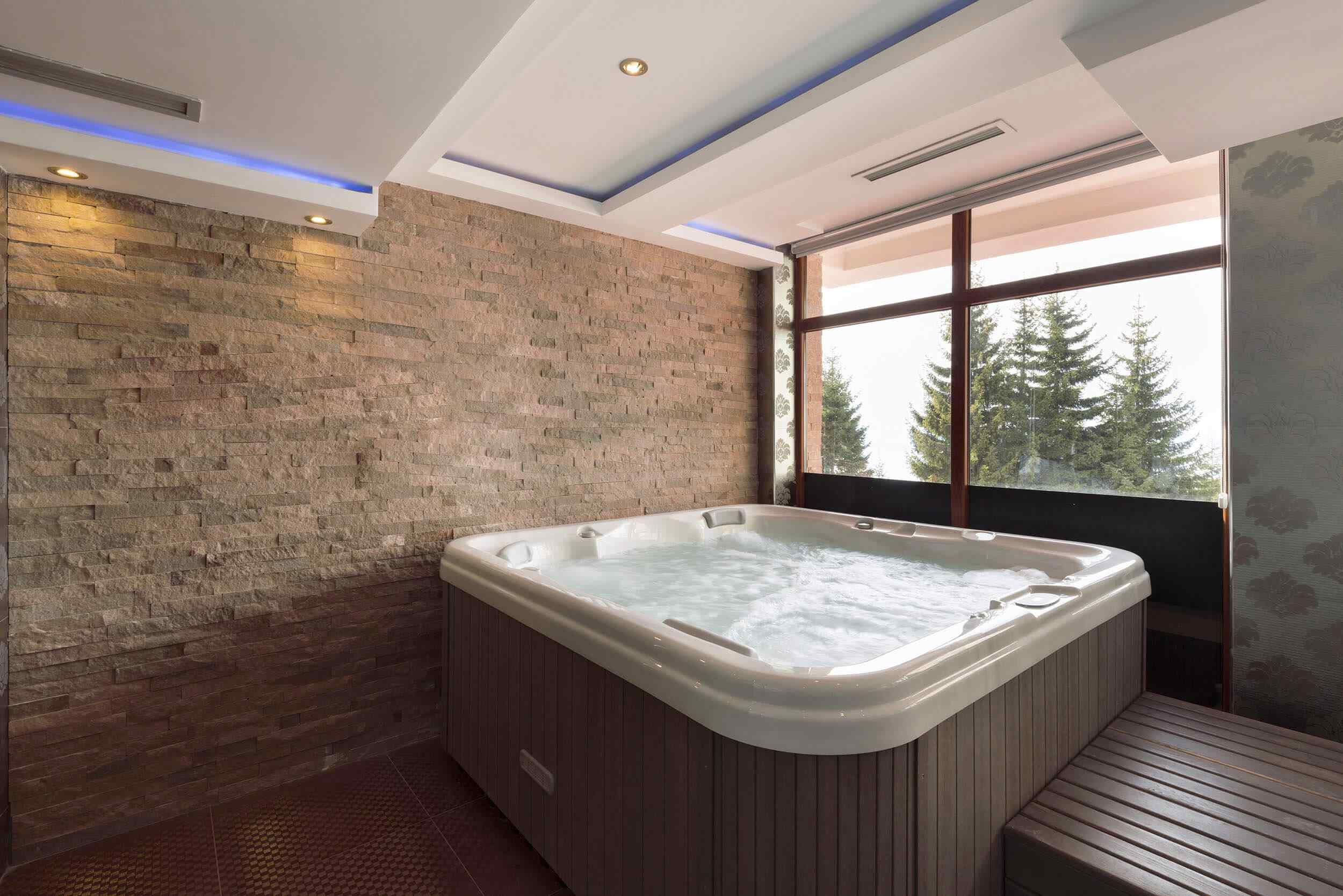 Large Jacuzzi Room